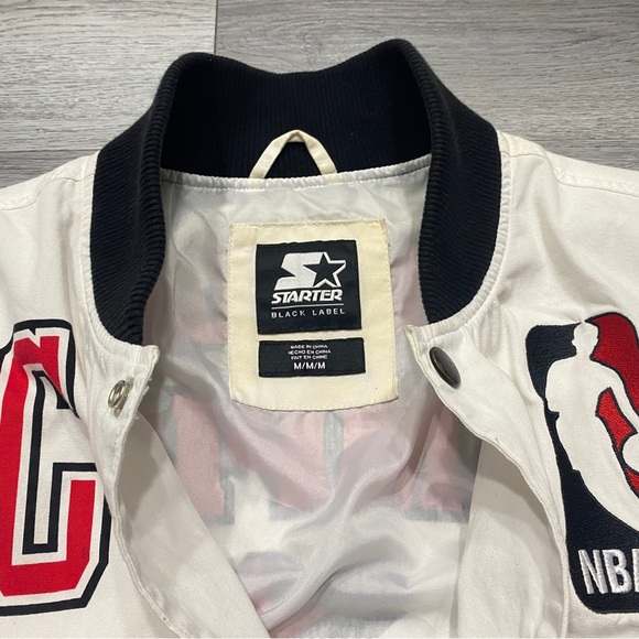 CHICAGO BULLS STARTER JACKET MED - Picture 3 of 7